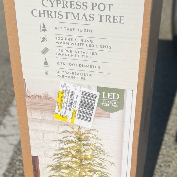 My Texas House Potted 4' Pre-Lit Cypress Artificial Christmas Tree, 100 LED NEW - Picture 4 of 6